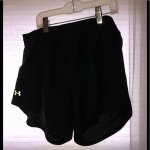 Black Under Armor Athletic Shorts size medium